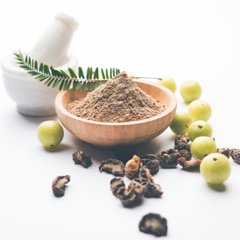 Ayurvedische Kräuter wie Ashwagandha und Shatavari für Stressabbau